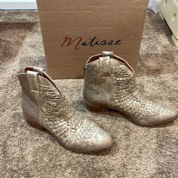 Matisse gold with gold studs bootie 8.5m new - Picture 6 of 6